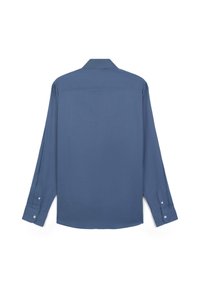 Langarmhemd aus einfarbigem blauen Stoff, mit einem Standardkragen, Knopfdetails an den Ärmeln und einem geraden Saum, mit einer glatten Textur.