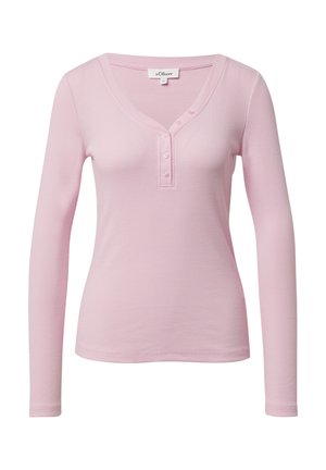 Langärmliges, eng anliegendes rosa Henley-Oberteil aus geripptem Material, mit V-Ausschnitt und drei Knöpfen auf der Knopfleiste.