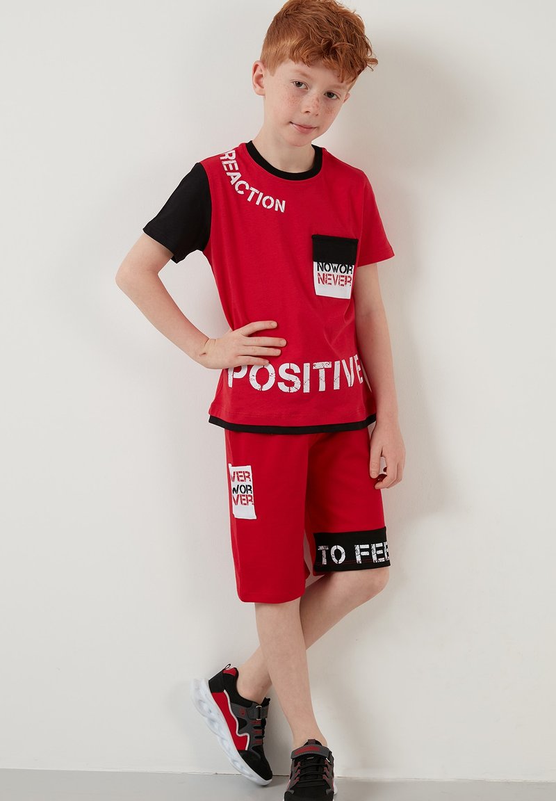 Kinder Jumpsuits & Playsuits | LELA Trainingsanzug red/black/rot - WH46044 Kinder Jumpsuits & Playsuits | LELA Trainingsanzug red/black/rot - WH46044