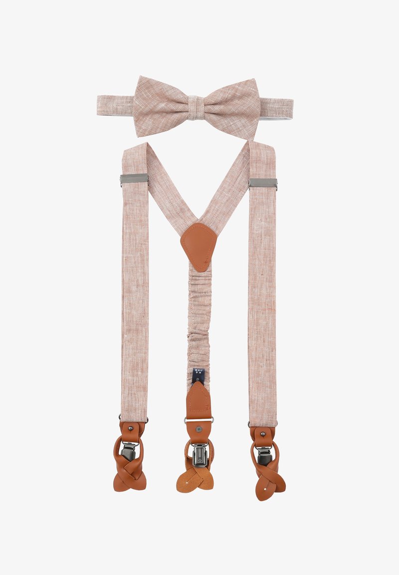 Helle rosa Hosenträger mit einer passenden Fliege. Der Stoff hat eine feine Textur, mit sandfarbenen Lederakzenten und silberner Metallhardware.