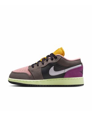 AIR JORDAN 1 UNISEX - Matalavartiset tennarit - oil grey/white/cave stone/arctic punch/viotech/dk sulfur