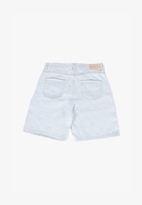 Unselected, light blue