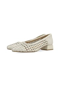 Scarpe basse intessute bianche con punta quadrata e un tacco spesso e squadrato. Presentano un motivo a rete aperta per una buona traspirabilità.