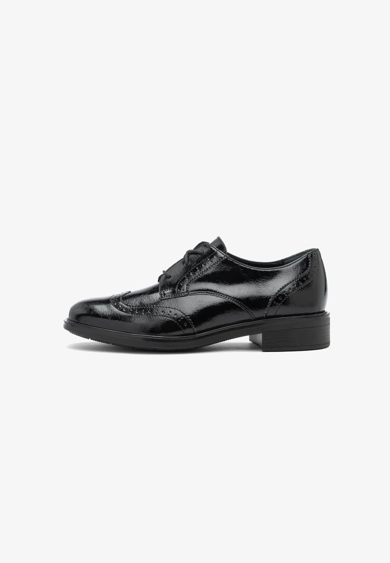 Pantofii de dress pentru bărbați din piele sintetică neagră, cu detalii brogue, închidere cu șireturi și toc mic, prezentați în profil lateral pe un fundal alb.