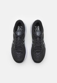 ASICS Katujuoksukengät - black/white