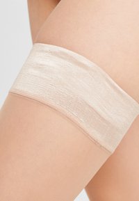 ITEM m6 INVISIBLE COMPRESSION STAY-UP 15 DEN - MADE IN GERMANY - Calze parigine - powder