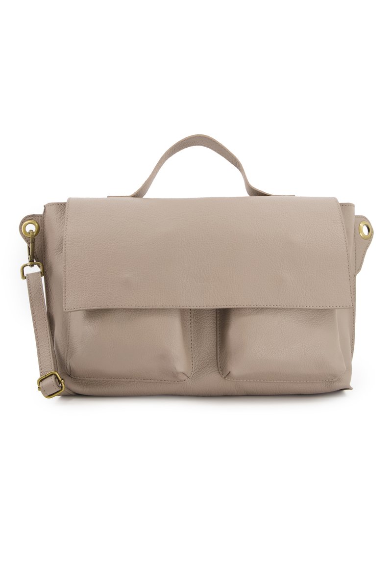 Beige Lederhandtasche mit umklappbarem Klappenverschluss, zwei Fronttaschen, Tragegriff und abnehmbaren Schultergurt; mit goldfarbenen Akzenten.
