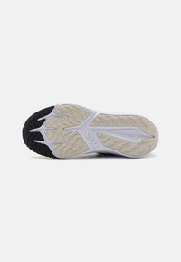 Nike Performance STAR RUNNER 4 - Chaussures de running sur route - dark obsidian/phantom/bright crimson/summit white/white