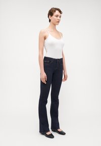 ONLY Tall ONLBLUSH MID STAYBLUE - Flared Jeans - dark blue denim