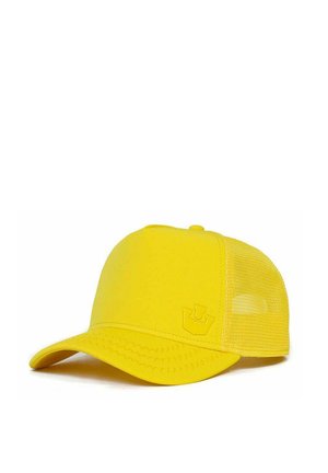 Berretto da baseball giallo brillante con visiera curva e retro in rete, con un logo in rilievo discreto sul pannello frontale.