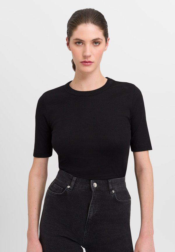 KRISTIN - Basic T-shirt2