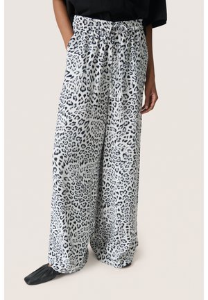 Leopard print wide-leg trousers in lightweight fabric, featuring an elastic waistband and side pockets. Color scheme: white and black.
