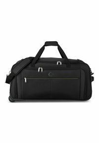 Bolsa de deporte negra de tipo duffel con dos asas superiores, una correa extraíble, bolsillo frontal con cremallera, acabado texturizado y cremallera de acento verde.