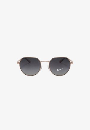 Occhiali da sole con lenti rotonde nere sfumate e sottile montatura in metallo dorato, con logo Nike bianco sulla lente destra.