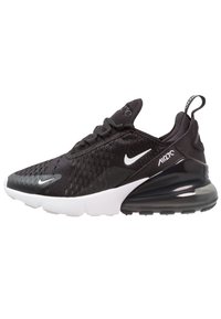 Scarpa sportiva nera con tomaia in mesh traspirante, dettagli bianchi e una suola spessa con ammortizzazione ad aria. Presenta un motivo testurizzato e un dettaglio del logo.