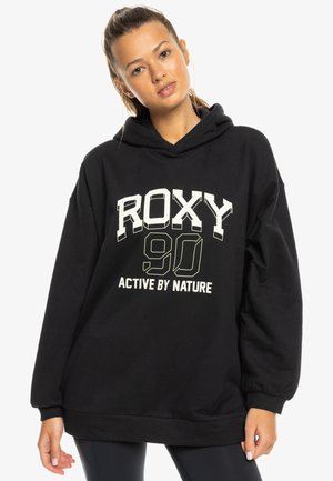 Schwarzer Kapuzenpullover mit weißem und grünem Grafiktext "ROXY 90 ACTIVE BY NATURE", locker geschnitten und mit gerippten Bündchen.