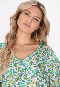 usha Denní šaty - green multicolor