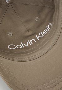 Calvin Klein ESSENTIAL PATCH UNISEX - Caps - brindle