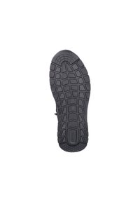 Suela de zapato de goma negra con un patrón de banda de rodadura robusto, con surcos para tracción y una forma de punta redondeada. Sin marcas o acentos visibles.
