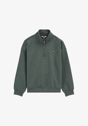 Ciemnozielona bluza z półgolfem na zamek kwartowy, ściągaczami na mankietach i dole oraz małym haftowanym logo ptaka na piersi.