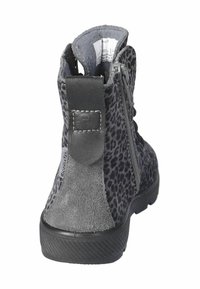 Stivaletto grigio per bambino con motivo leopardato, cerniera laterale, pannello in suede sul tallone e suola in gomma, visto dal retro.