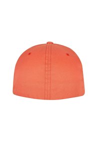 Cappello arancione con una corona arrotondata, realizzato in tessuto testurizzato. Presenta un bottone sulla parte superiore e fori di ventilazione sui lati.
