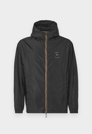 Zwarte lichtgewicht hoodie-jack met een voorzijde rits en het Armani Exchange-logo op de linkerborst, tegen een plain witte achtergrond.