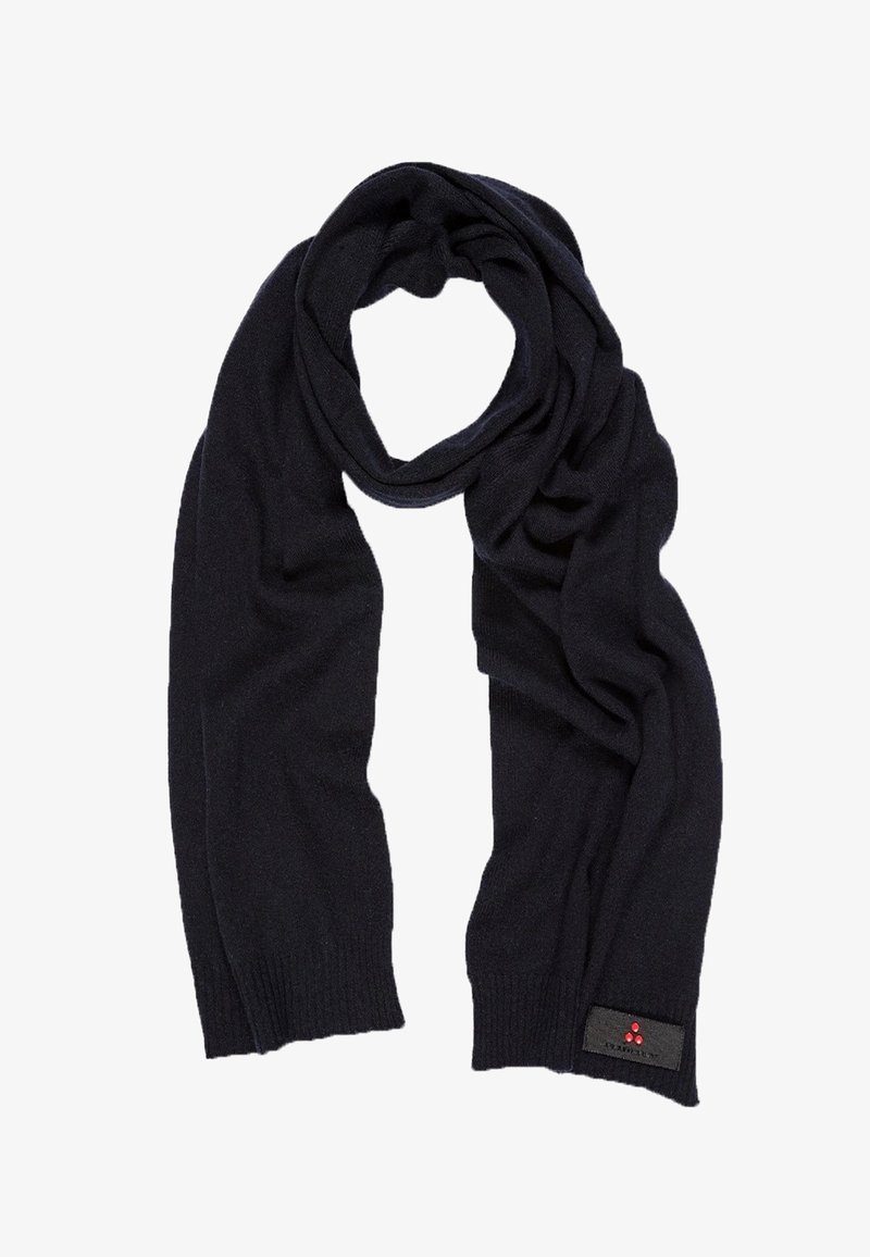 Sciarpa blu scuro realizzata in tessuto soffice, con una texture a coste e un'etichetta con logo con accenti rossi su un'estremità.