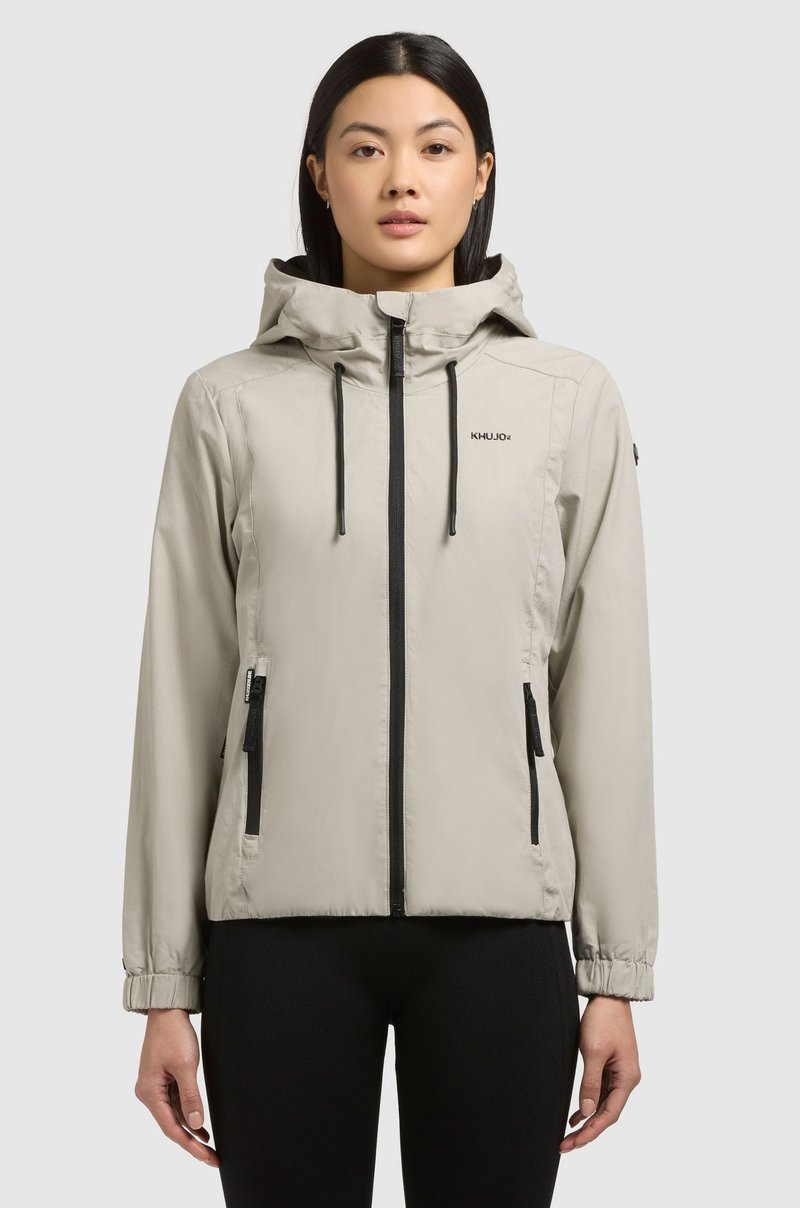 Heled hall hoodie, mille ees on tõmblukk, reguleeritavad nöörid ning kaks tõmblukuga küljetaskut. Elastsed mansetid ja minimaalne bränding. Sile tekstuur.