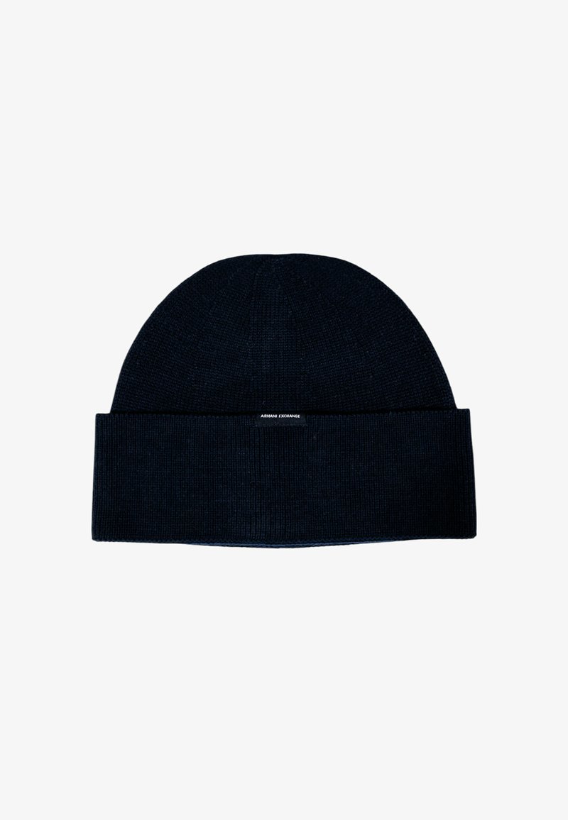 Berretto in maglia di un blu navy scuro con orlo piegato e piccolo etichetta "Armani Exchange" al centro della parte anteriore.