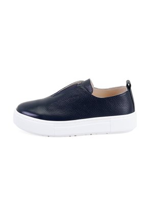 Marineblaue Slippers aus strukturiertem Leder mit runder Zehenpartie und weißer Gummisohle. Verfügt über ein glattes Innenfutter und elastische seitliche Einsätze.
