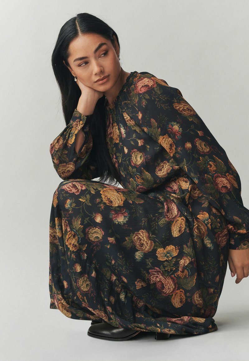 laura ashley floral maxi dress Ashley Blue Floral Formal Maxi Dress - US 2