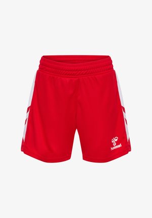 Rote Sportshorts mit einem elastischen Bund, weißen Seitenakzenten und einem Logo unten rechts. Hergestellt aus leichtem Stoff.