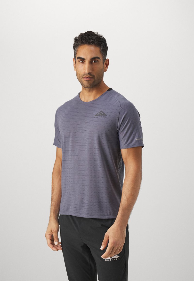 Nike Performance SOLAR CHASE - Športne majice - light carbon/black