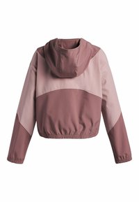 Tweekleurige mauve cropped jack met capuchon, elastische zoom en manchetten, van achteren getoond op een witte achtergrond.