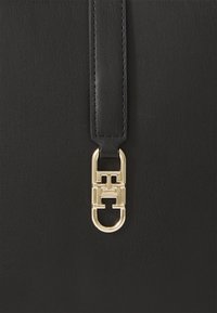 Tommy Hilfiger LIBRE SATCHEL - Ručna torba - black