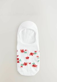 Vit bomullssocka med låg skärning, prydd med ett blommönster i rött och grönt. Slät textur, passar bra för vardagsbruk.