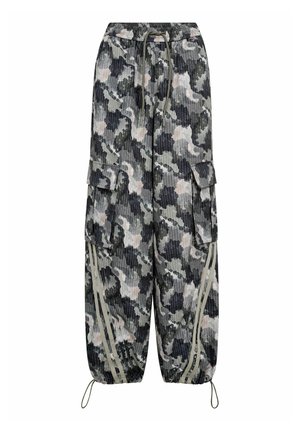 Tovorne hlače z vojaškim vzorcem v odtenkih zelene, sive in svetlo roza barve. Imajo elastičen pas, vrvico za zategovanje in stranske žepe.