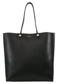Sac fourre-tout en cuir noir Furla avec une texture granuleuse, logo doré et ferrures rondes en or attachant deux bandoulières.