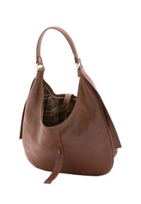 Borsa a tracolla in pelle marrone con una forma hobo, dotata di un manico singolo, tasca con zip e fodera in tessuto a quadri. Design minimalista.