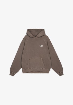 Pruun kapuutsiga pusa, millel on esikott, soonikkoes serv ja mansett. Ees on valge graafiline tekst. Valmistatud pehmest, tekstuurses materjalist.