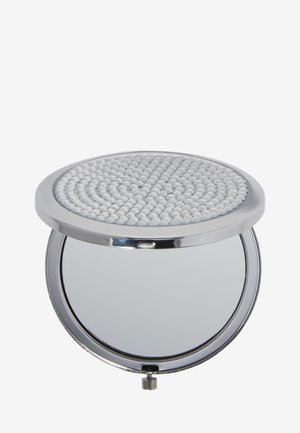 Specchi luminosi a LED. trucco perfetto ogni giorno