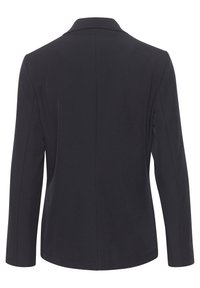 Melnā piegriezuma žakete ar iegrieztu apkakli, gluda auduma, garām piedurknēm un aizmugurē izgriezumu, kas nodrošina ērtu kustību. Nav redzamu aizdargu.