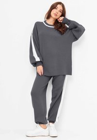 Cesare Gaspari JOGGER SET - Pantaloni de trening - grey