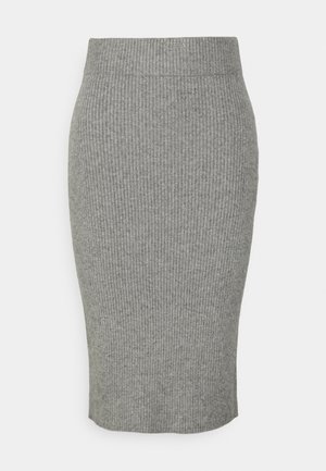 Grauer gerippter Strick-Bleistiftrock mit taillierter Silhouette, ausgestattet mit einem elastischen Bund und einer weichen Textur. Mittellanges Design.