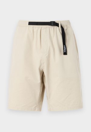 Beige shorts met een elastische tailleband en een zwarte verstelbare riem. Gemaakt van lichtgewicht stof, met een eenvoudig ontwerp en rechte snit.