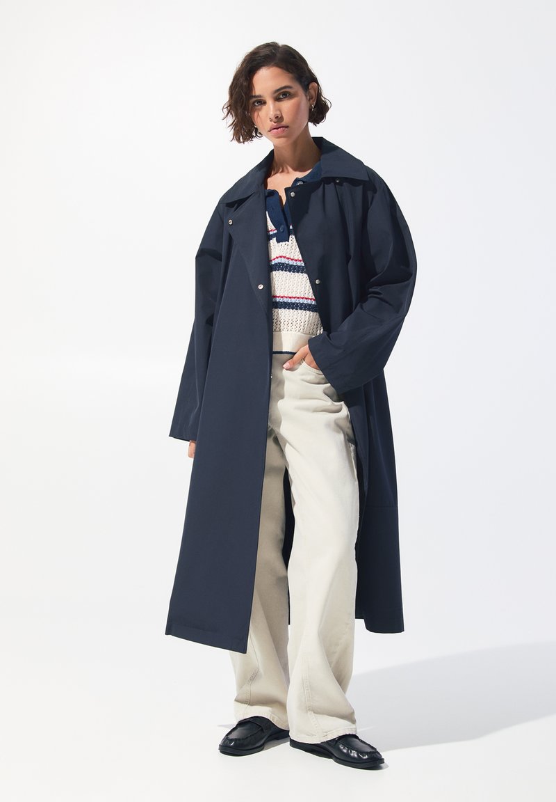 PULL&BEAR - OVERSIZE LONG - Trenchcoat - dark blue, Vergroten