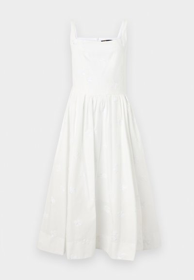 Fehér ujjatlan ruha négyszögletű nyakkivágással és hímzett virágmintákkal. Teljes, redőzött szoknya és láthatatlan cipzár záródás a hátsó részen.