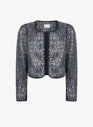 Veste texturée bleu marine avec un motif métallique, encolure ronde et boutons dorés. Elle possède des manches longues et un design court.
