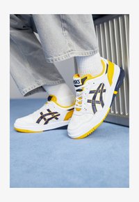 Unselected, white/midnight